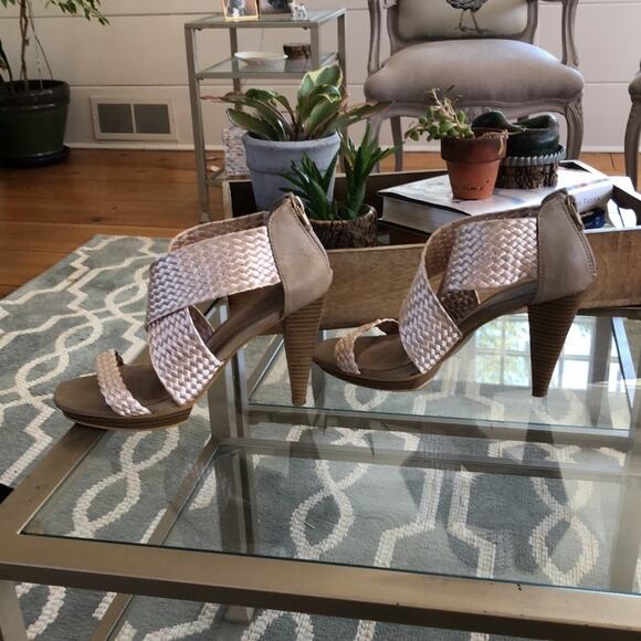 Pilar Abril Cream Heeled Sandals, Size 7 1/2 - Picture 5 of 9